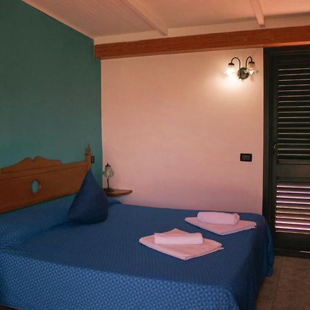 La Trinacria Bed and Breakfast Giardini Naxos Exteriör bild