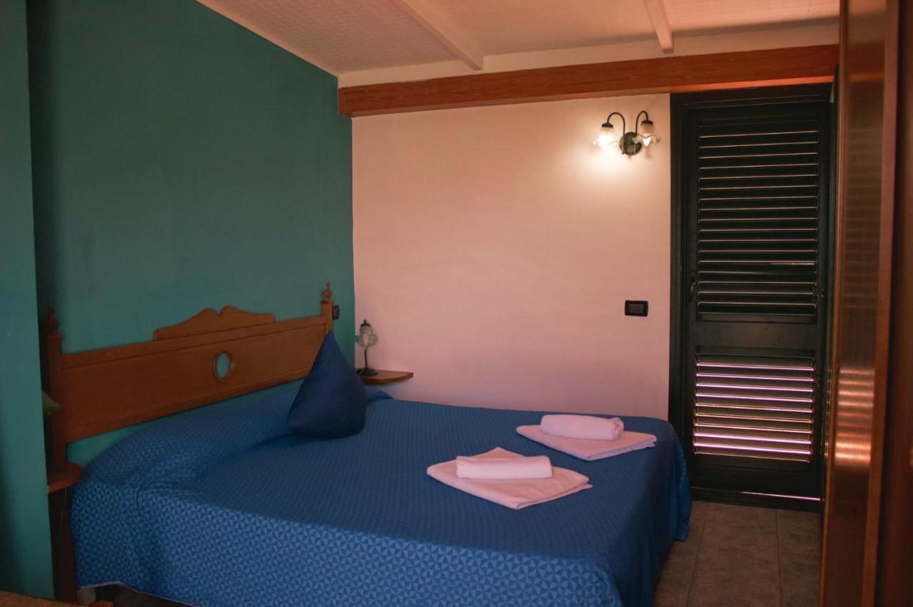 La Trinacria Bed and Breakfast Giardini Naxos Exteriör bild