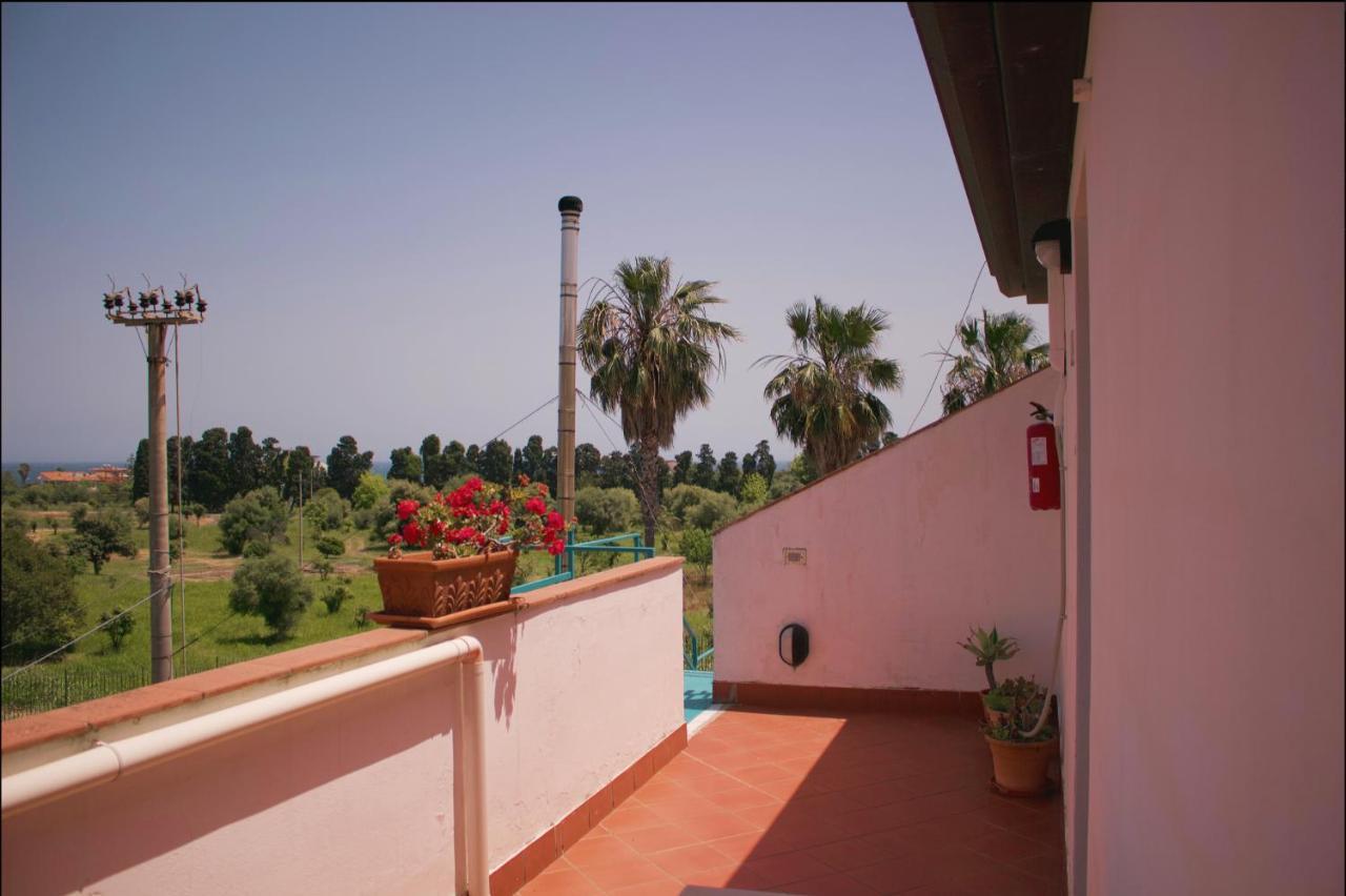 La Trinacria Bed and Breakfast Giardini Naxos Exteriör bild