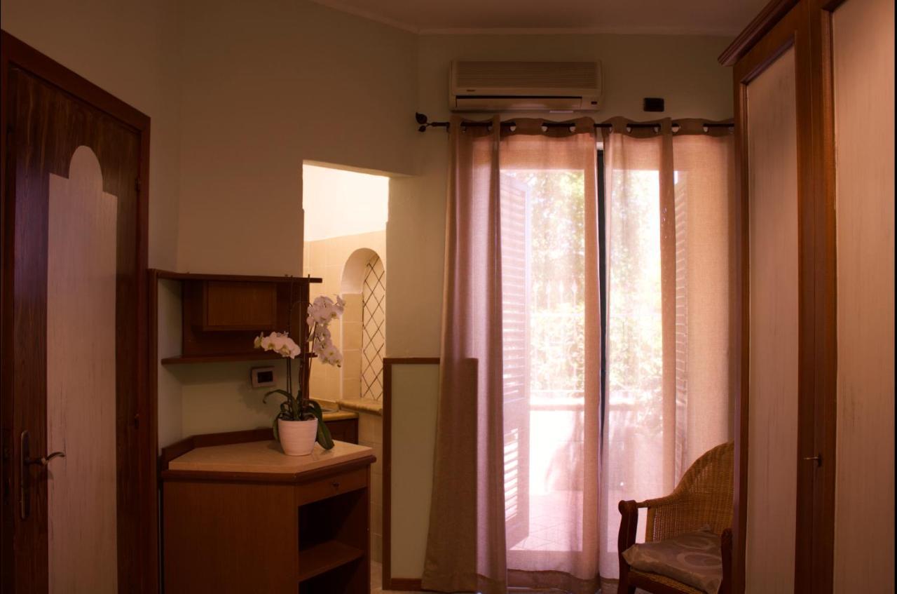 La Trinacria Bed and Breakfast Giardini Naxos Exteriör bild