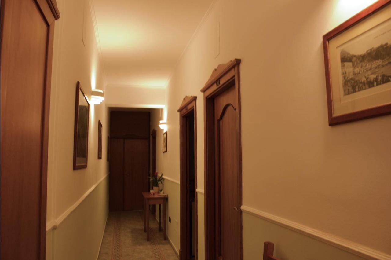 La Trinacria Bed and Breakfast Giardini Naxos Exteriör bild